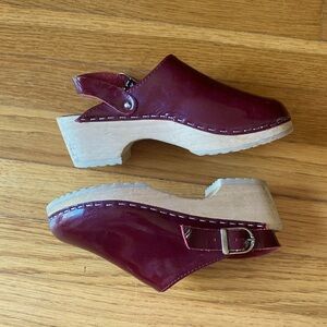 Hanna Andersson Red Leather Girls Clogs